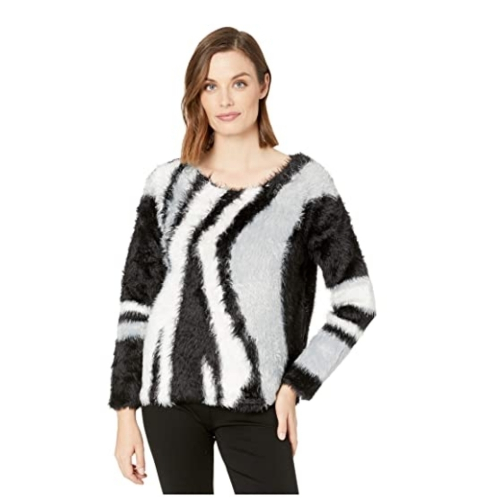 Vince Camuto long sleeve XXL Eyelash sweat…